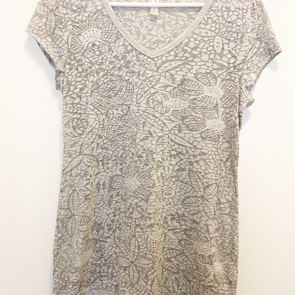 Nevada Grey Etched Floral Tall Tee Shirt Top M 8 - Picture 3 of 8